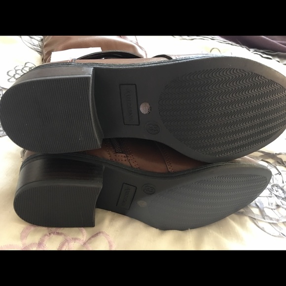 Memory foam Cognac tall boots - Picture 5 of 6